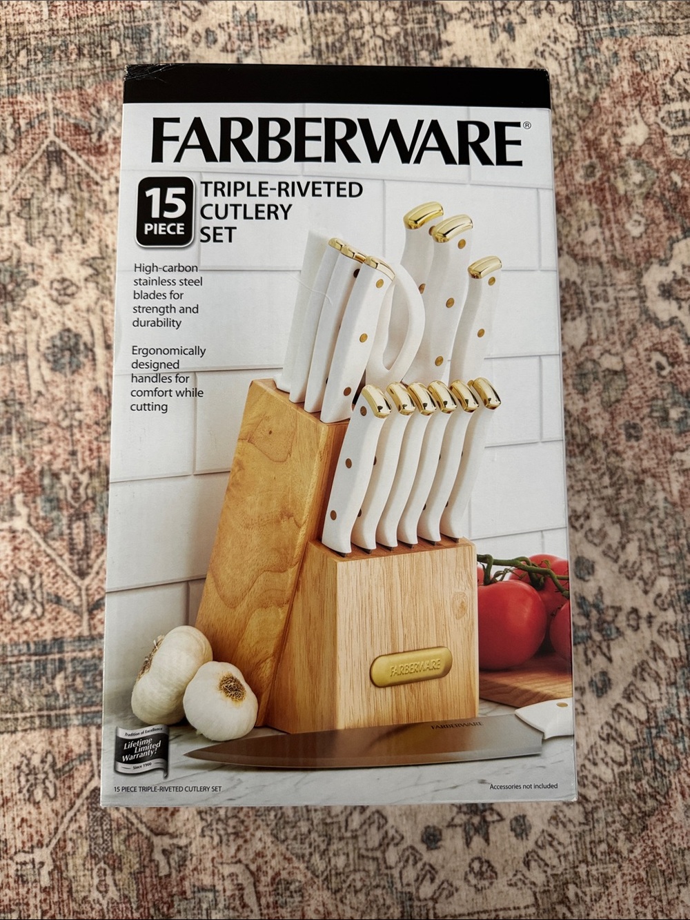 NWT Farberware 15 Piece Triple-Riveted Cutlery Set